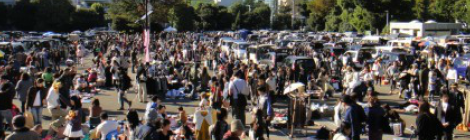 写真＝デモの参加者たち